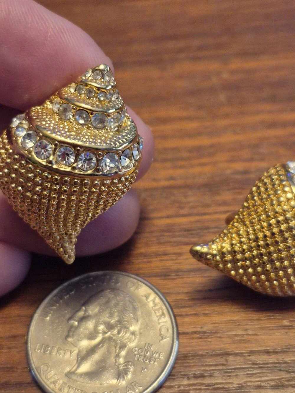 Vintage Kenneth Jay Lane Gold Tone Conch Shell Earrings - Picture 5 of 7